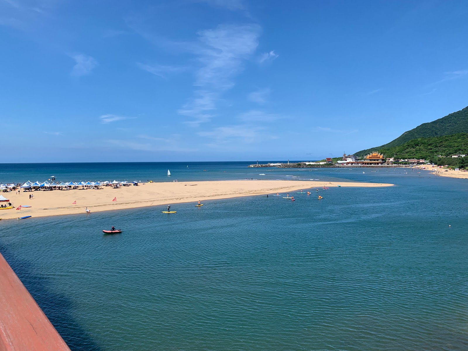 Fulong Beach'in fotoğrafı geniş plaj ile birlikte