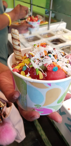 Frozen Yogurt Shop «Yogurtland», reviews and photos, 1000 N Western Ave #102, San Pedro, CA 90732, USA