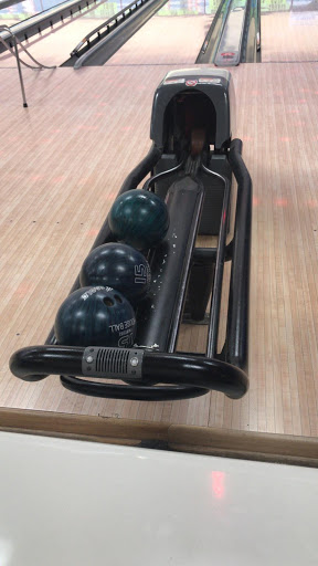 Bowling Alley «Knob Hill Country Lanes», reviews and photos, 363 NJ-33, Manalapan Township, NJ 07726, USA