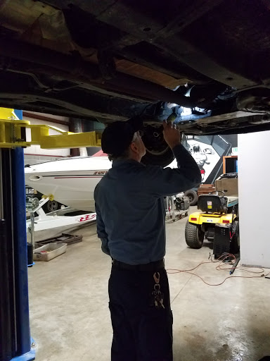 Auto Repair Shop «VG AUTO REPAIR LLC - FORMERLY VERNS AUTO REPAIR», reviews and photos, 5301 Commerce Cir a, Indianapolis, IN 46237, USA