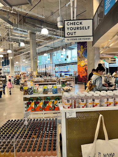 Grocery Store «Whole Foods Market», reviews and photos, 6621 W 119th St, Overland Park, KS 66209, USA