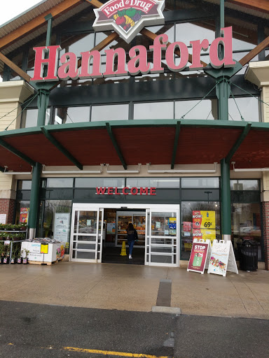 Grocery Store «Hannaford Supermarket», reviews and photos, 7 Hannaford Dr, Westbrook, ME 04092, USA