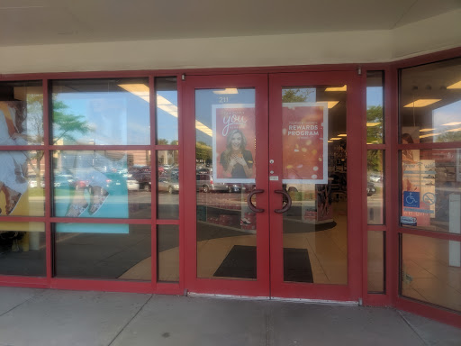 Shoe Store «Famous Footwear», reviews and photos, 211 NE Englewood Rd, Kansas City, MO 64118, USA