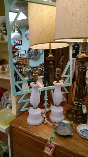 Furniture Store «3 Vintage Chicks», reviews and photos, 13012 N Cave Creek Rd, Phoenix, AZ 85022, USA