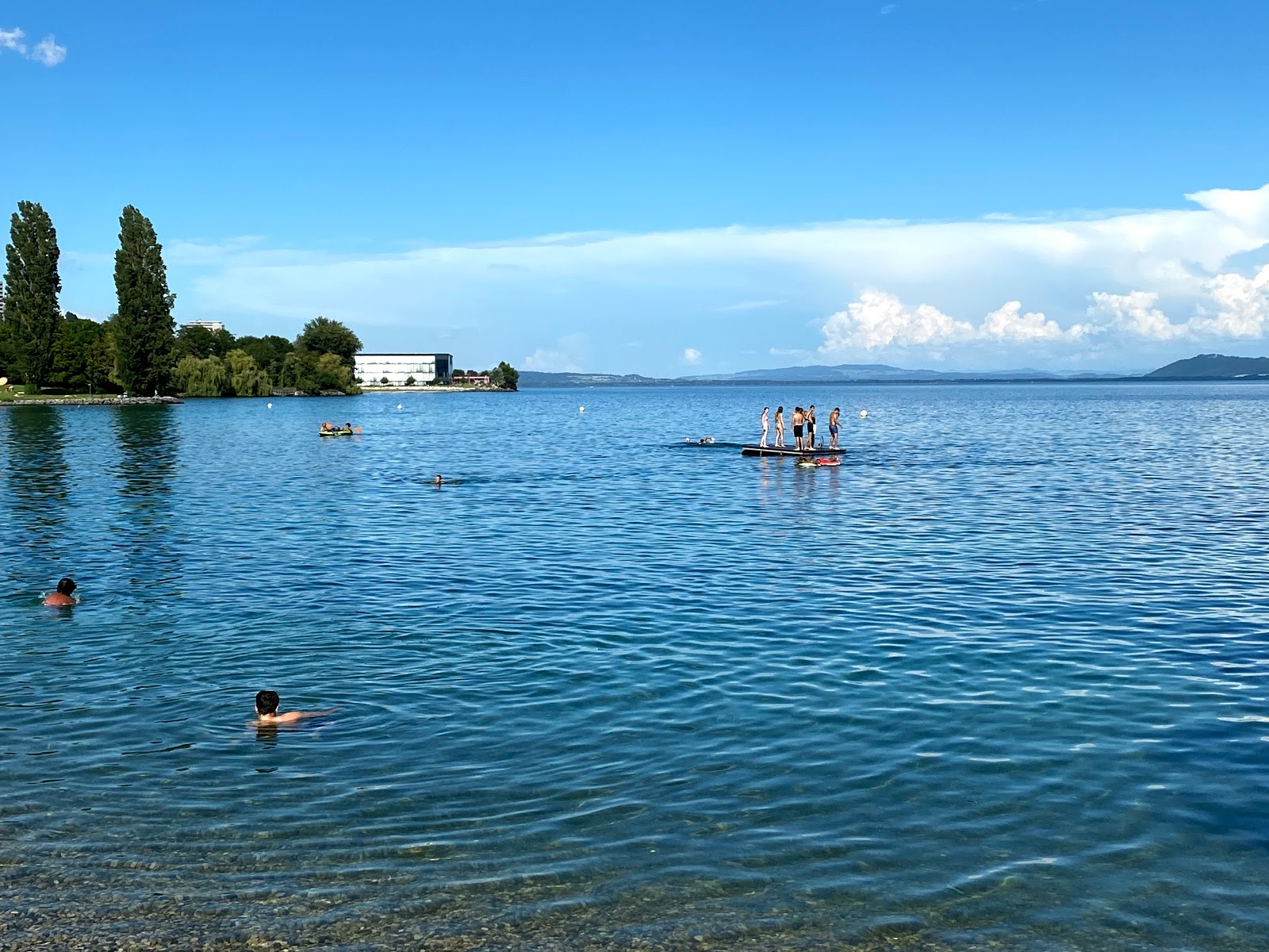 Plage d'Auvernier的照片 具有非常干净级别的清洁度