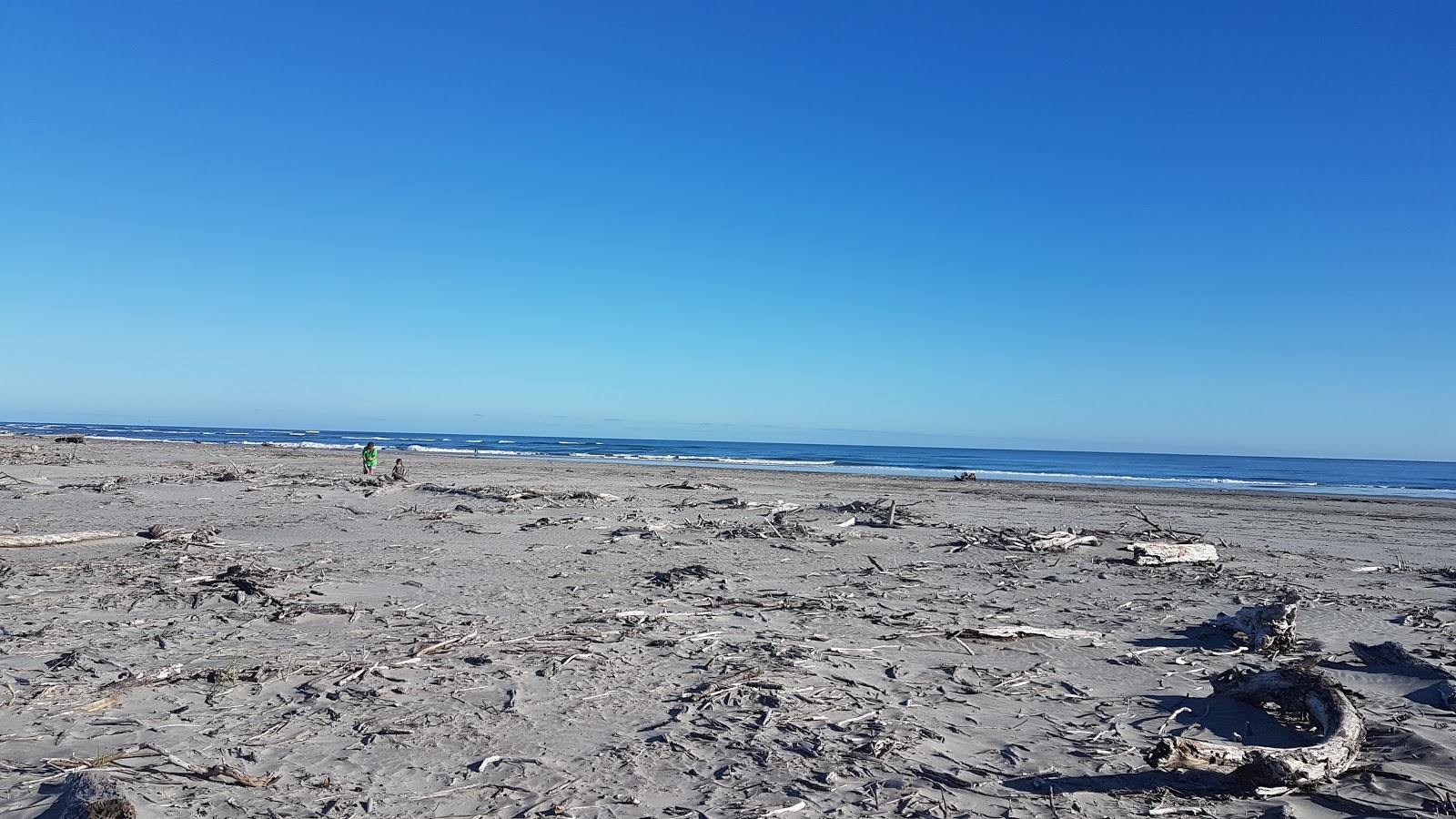 Foto de Kawatiri Beach con recta y larga