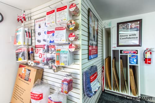 Self-Storage Facility «CubeSmart Self Storage», reviews and photos, 541 Harbor Blvd, West Sacramento, CA 95691, USA