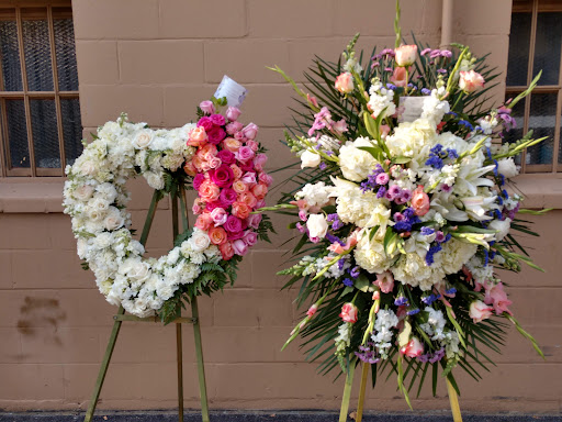 Florist «Village Flowers & Gifts», reviews and photos, 527 W Lodi Ave, Lodi, CA 95242, USA