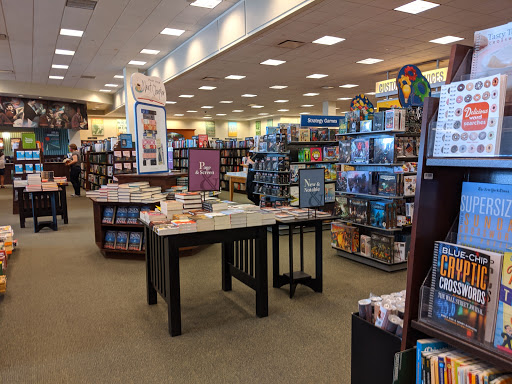 Book Store «Barnes & Noble», reviews and photos, 102 Commons Dr, Geneva, IL 60134, USA