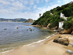 Praia de Boa Viagem'in fotoğrafı dağlarla çevrili
