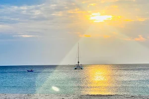 trincomalee town beach image