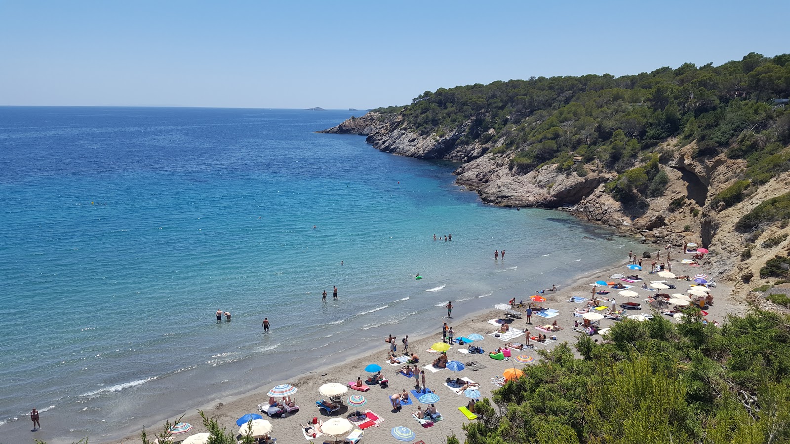 Foto de Cala Boix con arena fina beige superficie