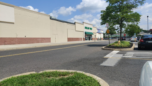 Appliance Store «Queen Appliance Wholesale - Phoenixville - Why Pay Retail?!», reviews and photos, 729 Pike Springs Rd, Phoenixville, PA 19460, USA