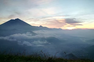 Gunung Nangi image