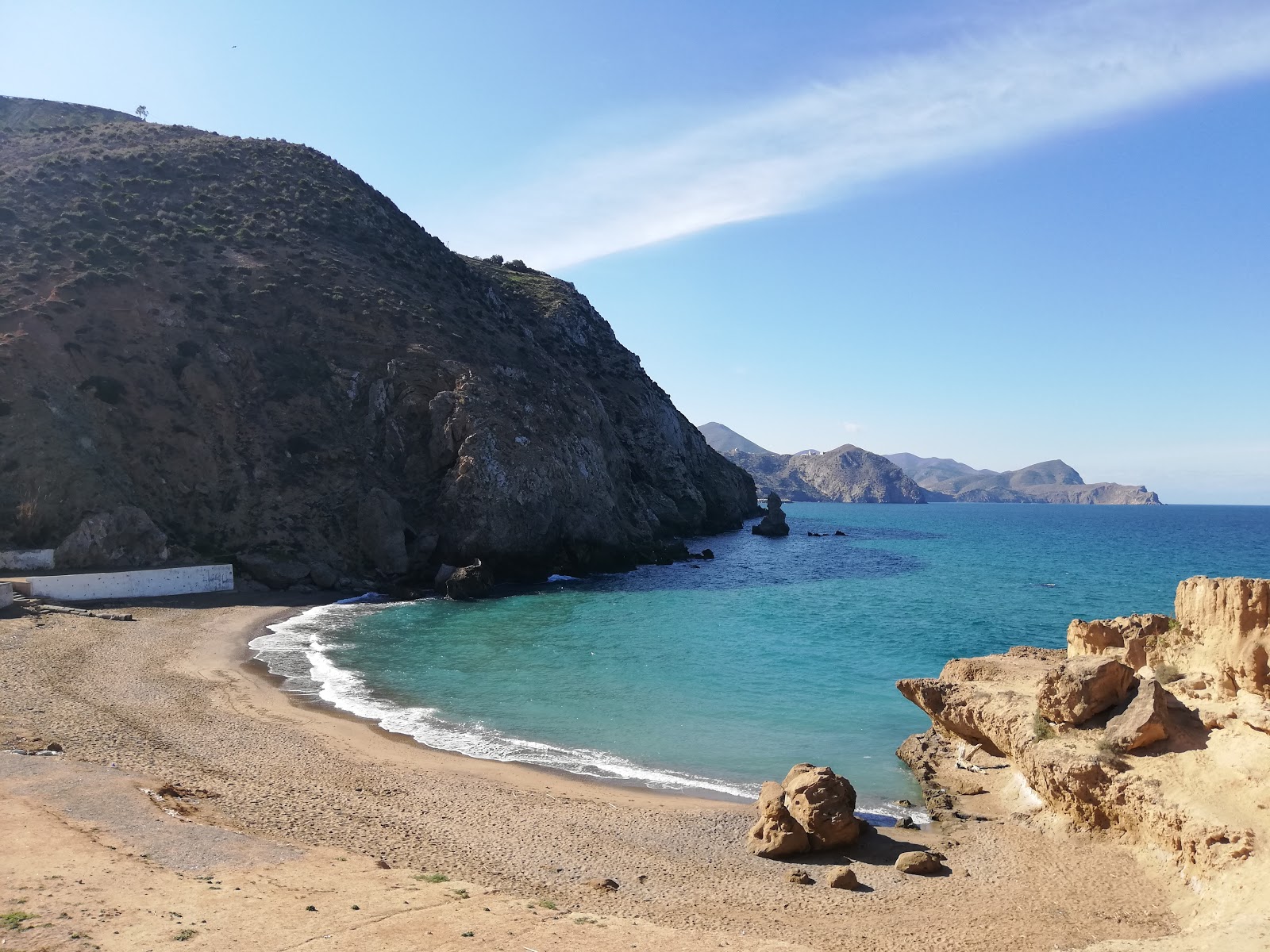 Foto di Plage Rmod con una superficie del sabbia beige