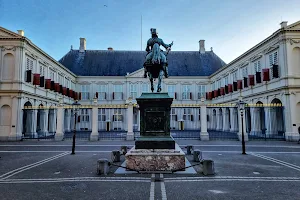 Noordeinde Palace image
