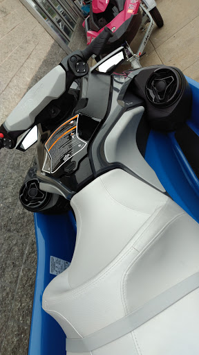 Motorcycle Dealer «Crossbay Motorsports of Howard Beach», reviews and photos, 164-01 Cross Bay Blvd, Howard Beach, NY 11414, USA