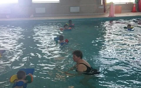 Swimming and teaching Jottem image