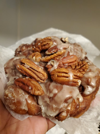 Donut Shop «Apple Fritter Donut Shop», reviews and photos, 741 E 9 Mile Rd, Ferndale, MI 48220, USA