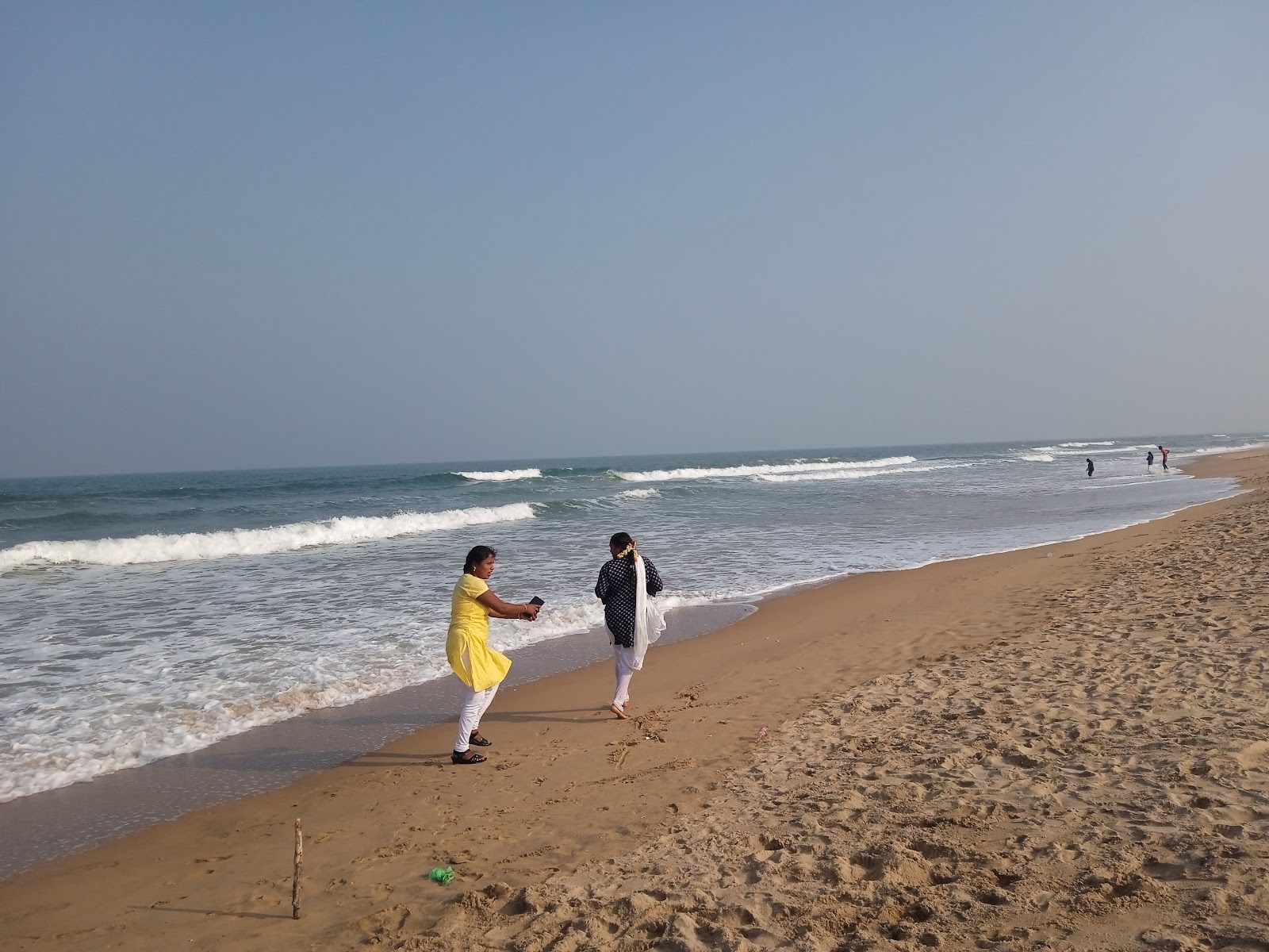 Φωτογραφία του Ramathirdamu Beach με μακρά ευθεία ακτή