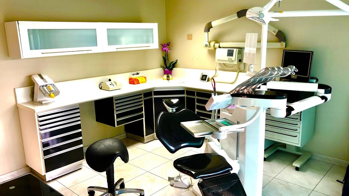 D´Haennens Nardjes-Chirurgien Dentiste à Draguignan