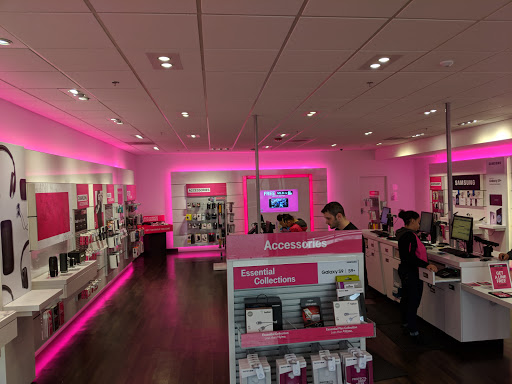 Cell Phone Store «T-Mobile», reviews and photos, 3320 Wheaton Way, Bremerton, WA 98310, USA