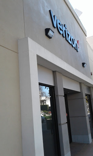 Cell Phone Store «Verizon», reviews and photos, 368 S Lake Ave, Pasadena, CA 91101, USA