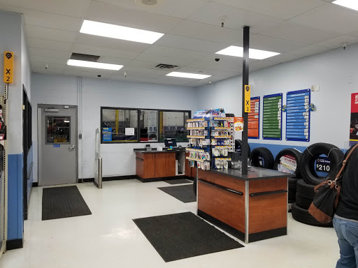 Tire Shop «Walmart Tires & Auto Parts», reviews and photos, 11901 Standiford Plaza Dr, Louisville, KY 40229, USA