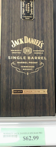 Liquor Store «West Ridge Wine and Liquor», reviews and photos, 630 W Ridge Rd, Rochester, NY 14615, USA