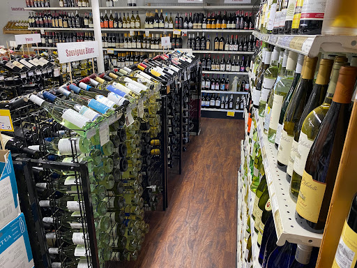 Liquor Store «Liquor Square», reviews and photos, 75 S Main St, Unionville, CT 06085, USA