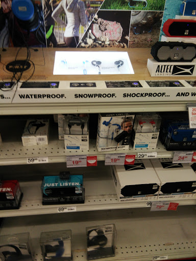 Office Supply Store «Staples», reviews and photos, 870 W Main Rd, Middletown, RI 02842, USA