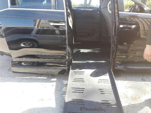 Auto Body Shop «Xtreme Auto Collision Repairs & Towing», reviews and photos, 7526 Narcoossee Rd, Orlando, FL 32822, USA