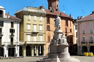 Piazza Cavour image