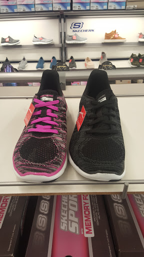 Shoe Store «SKECHERS Factory Outlet», reviews and photos, 163-11 Jamaica Ave, Jamaica, NY 11432, USA