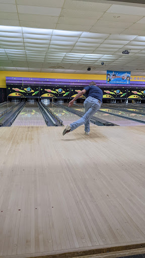 Bowling Alley «Eastown Recreation Center Inc», reviews and photos, 1370 Crossroads Ave, Jasper, IN 47546, USA