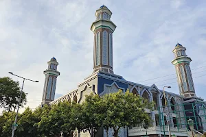 Masjid Agung At-Taqwa Balikpapan مسجد image