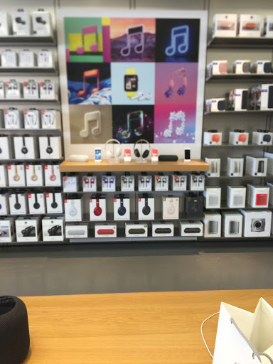 Computer Store «Apple The Greene», reviews and photos, 4422 Cedar Park Dr, Beavercreek, OH 45440, USA