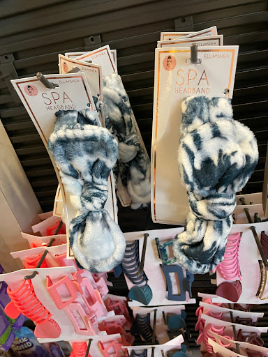 Shoe Store «DSW Designer Shoe Warehouse», reviews and photos, 937 Watters Creek Blvd, Allen, TX 75013, USA