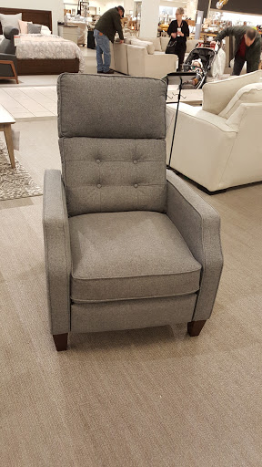 Shopping Mall «Oakland Mall», reviews and photos, 412 W 14 Mile Rd, Troy, MI 48083, USA