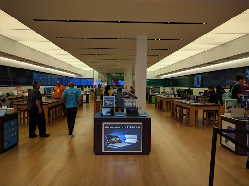 Computer Store «Microsoft Store - Tysons Corner Center», reviews and photos, 1961 Chain Bridge Rd, Tysons, VA 22102, USA