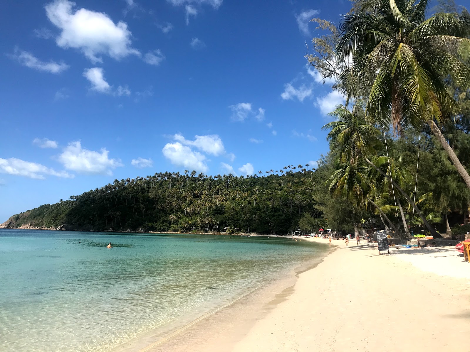 Salad Beach'in fotoğrafı turkuaz saf su yüzey ile