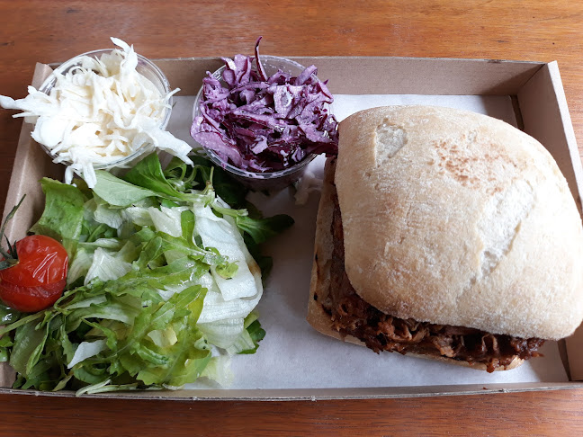 Füstölgő Sarok BBQ - Étterem