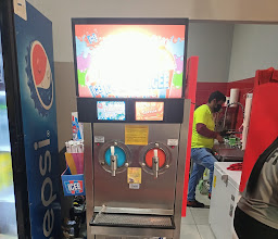 Centro Comercial Punto MAQ photo