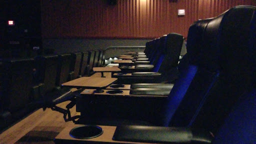 Movie Theater «Regal Cinemas Ronkonkoma 9», reviews and photos, 565 Portion Rd, Ronkonkoma, NY 11779, USA
