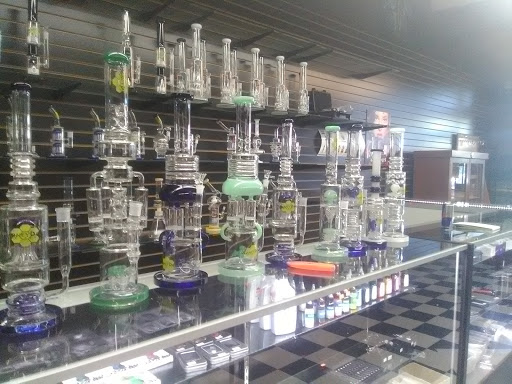 Tobacco Shop «EZ ROCK SMOKE & MORE», reviews and photos, 1905 Country Club Blvd, Stockton, CA 95204, USA