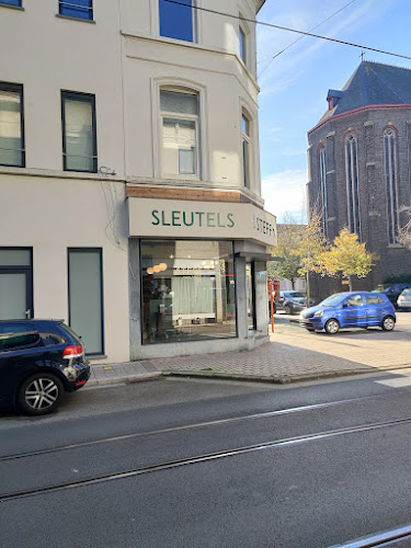 Beoordelingen van SCHOENMAKERIJ & SLOTEN STEFF in Gent - Schoenenwinkel