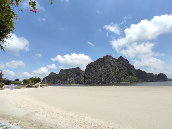 Quang Hong Beach