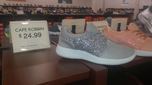 Shoe Store «Shoe Dept. Encore», reviews and photos, 1980 Brittain Rd, Akron, OH 44310, USA