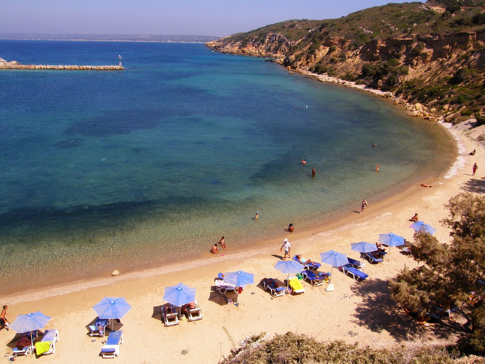 Limnionas beach'in fotoğrafı küçük koy ile birlikte