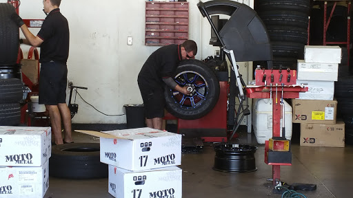 Tire Shop «Discount Tire Store - Mesa, AZ», reviews and photos, 2030 S Country Club Dr, Mesa, AZ 85210, USA